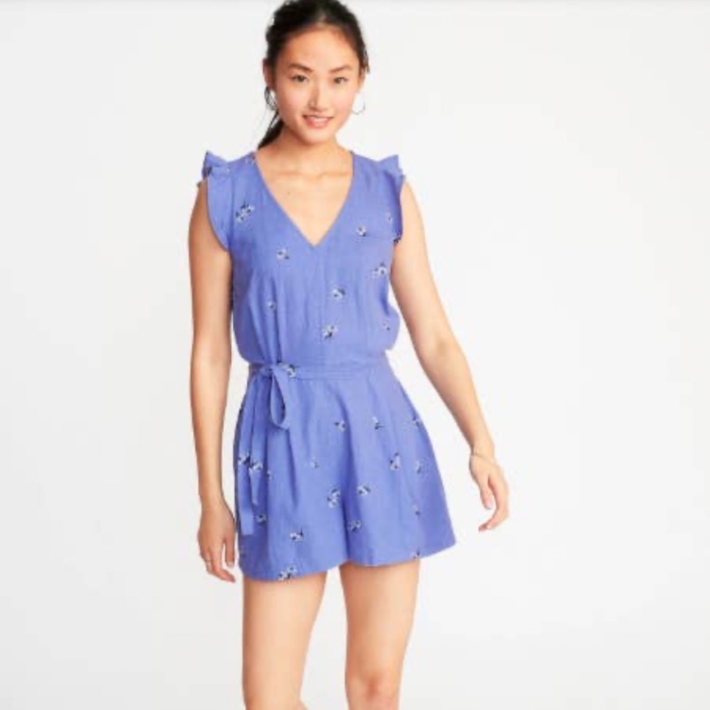 Old navy purple floral L worn once has pockets